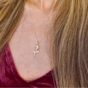 Elegant Gold Rose Pendant Necklace